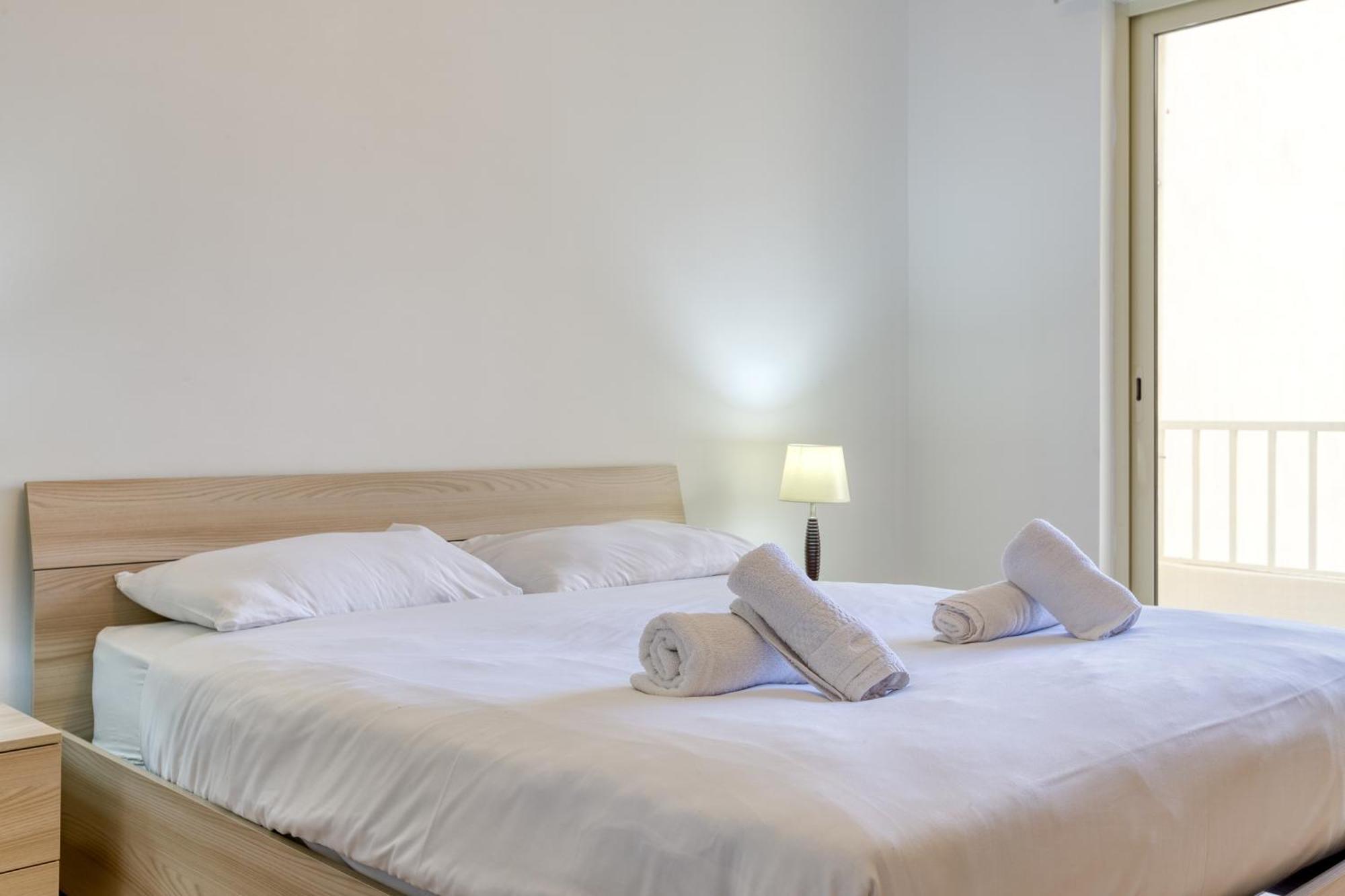 Seafront Sliema Apartment With Balcony & Sea Views By Jl Екстериор снимка