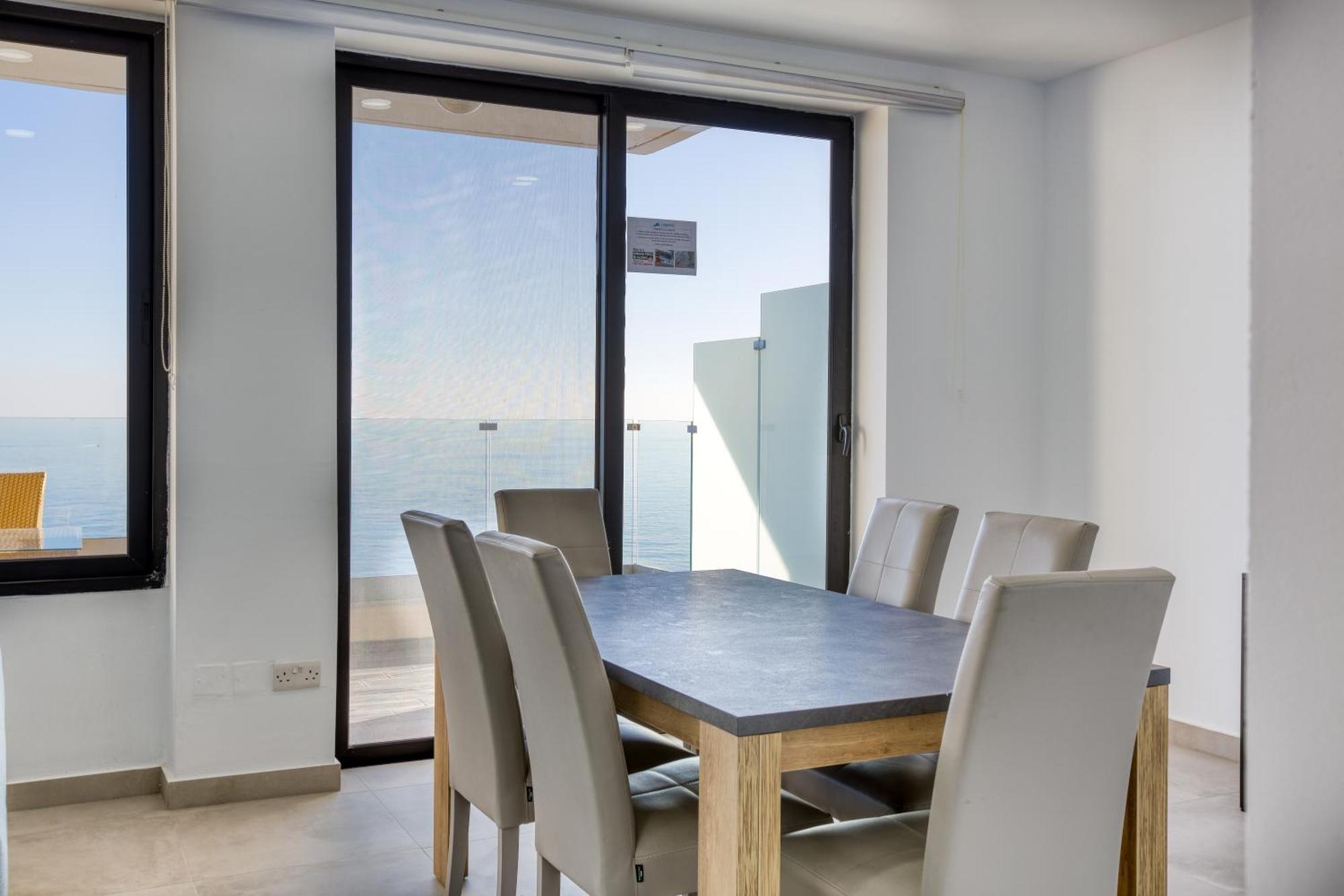 Seafront Sliema Apartment With Balcony & Sea Views By Jl Екстериор снимка