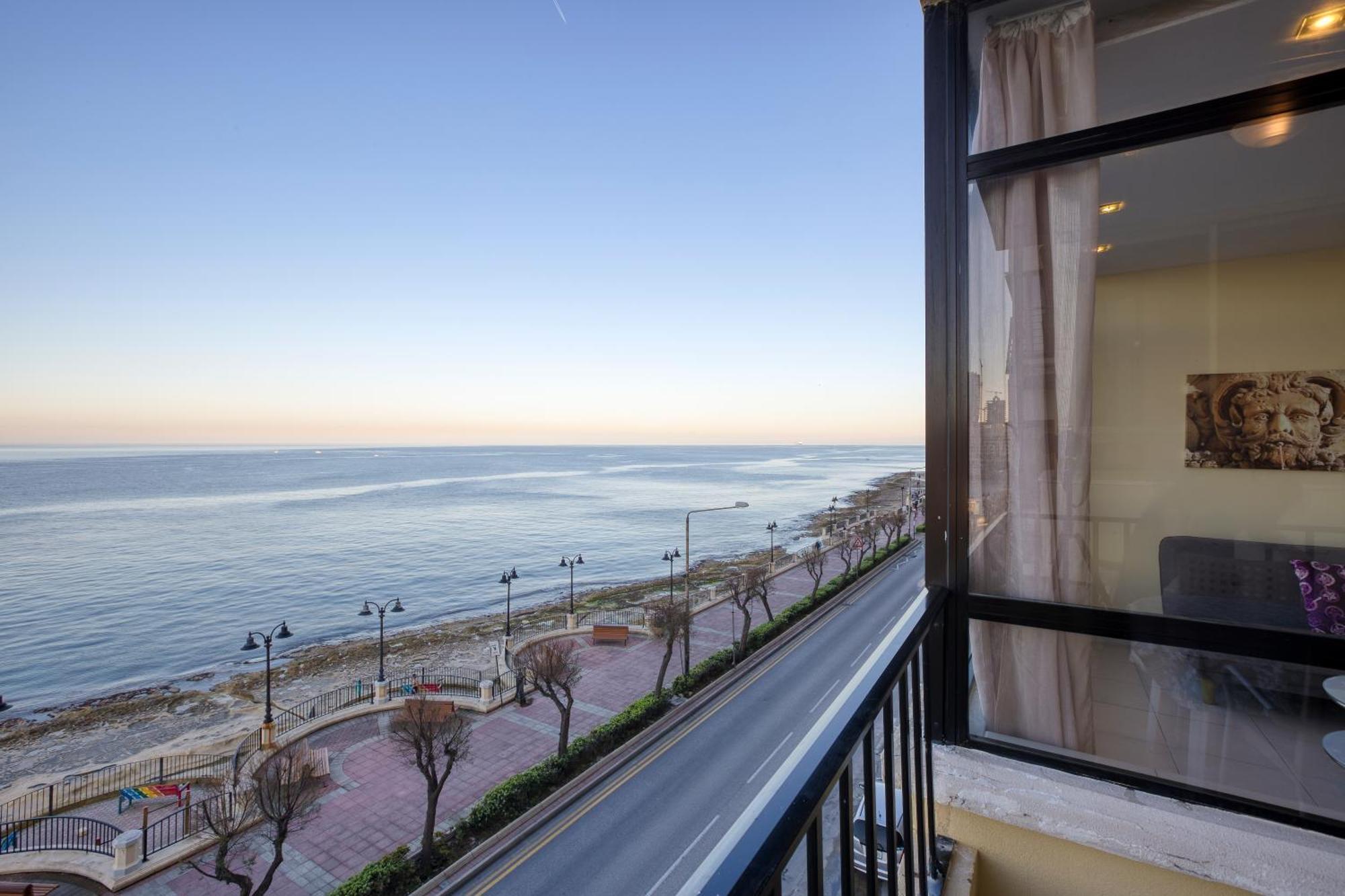 Seafront Sliema Apartment With Balcony & Sea Views By Jl Екстериор снимка