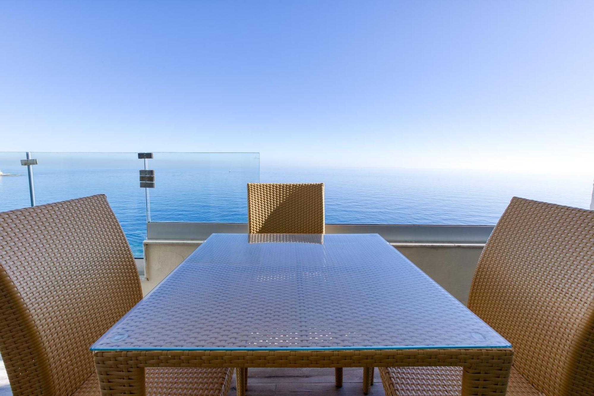 Seafront Sliema Apartment With Balcony & Sea Views By Jl Екстериор снимка