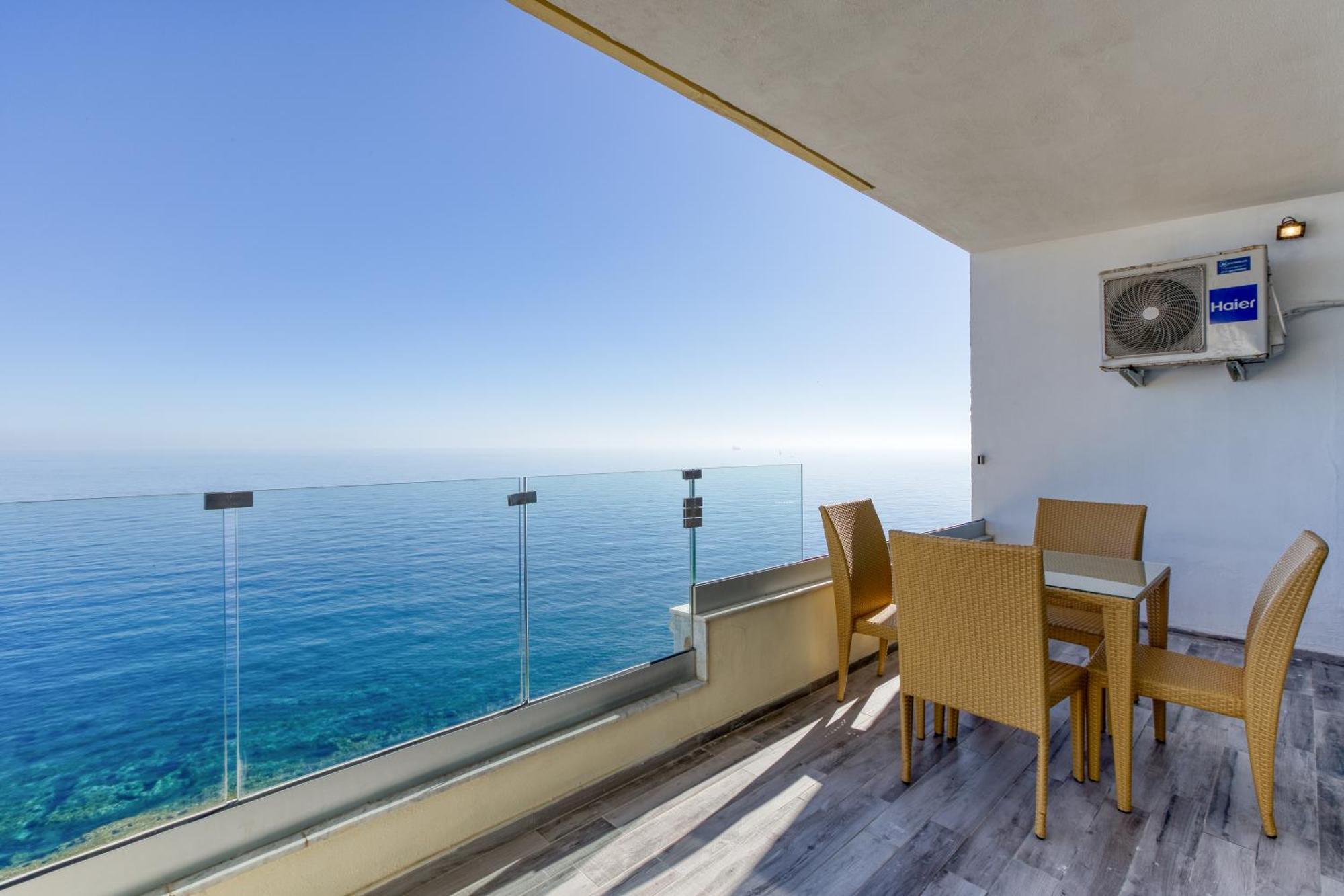 Seafront Sliema Apartment With Balcony & Sea Views By Jl Екстериор снимка