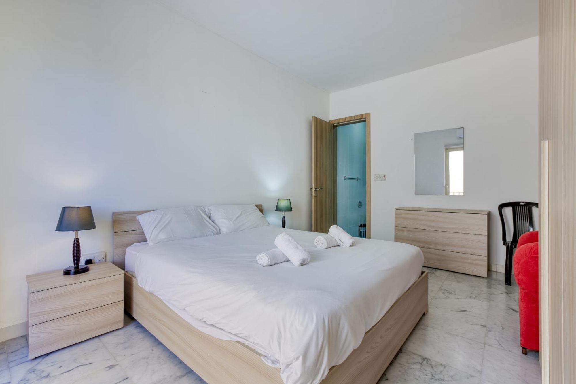 Seafront Sliema Apartment With Balcony & Sea Views By Jl Екстериор снимка