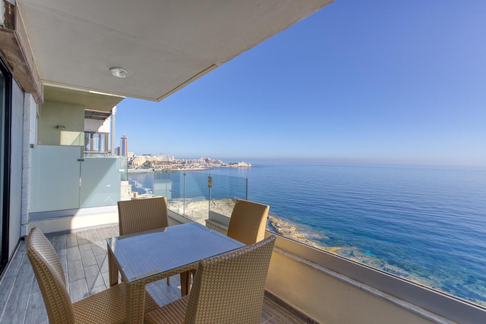 Seafront Sliema Apartment With Balcony & Sea Views By Jl Екстериор снимка