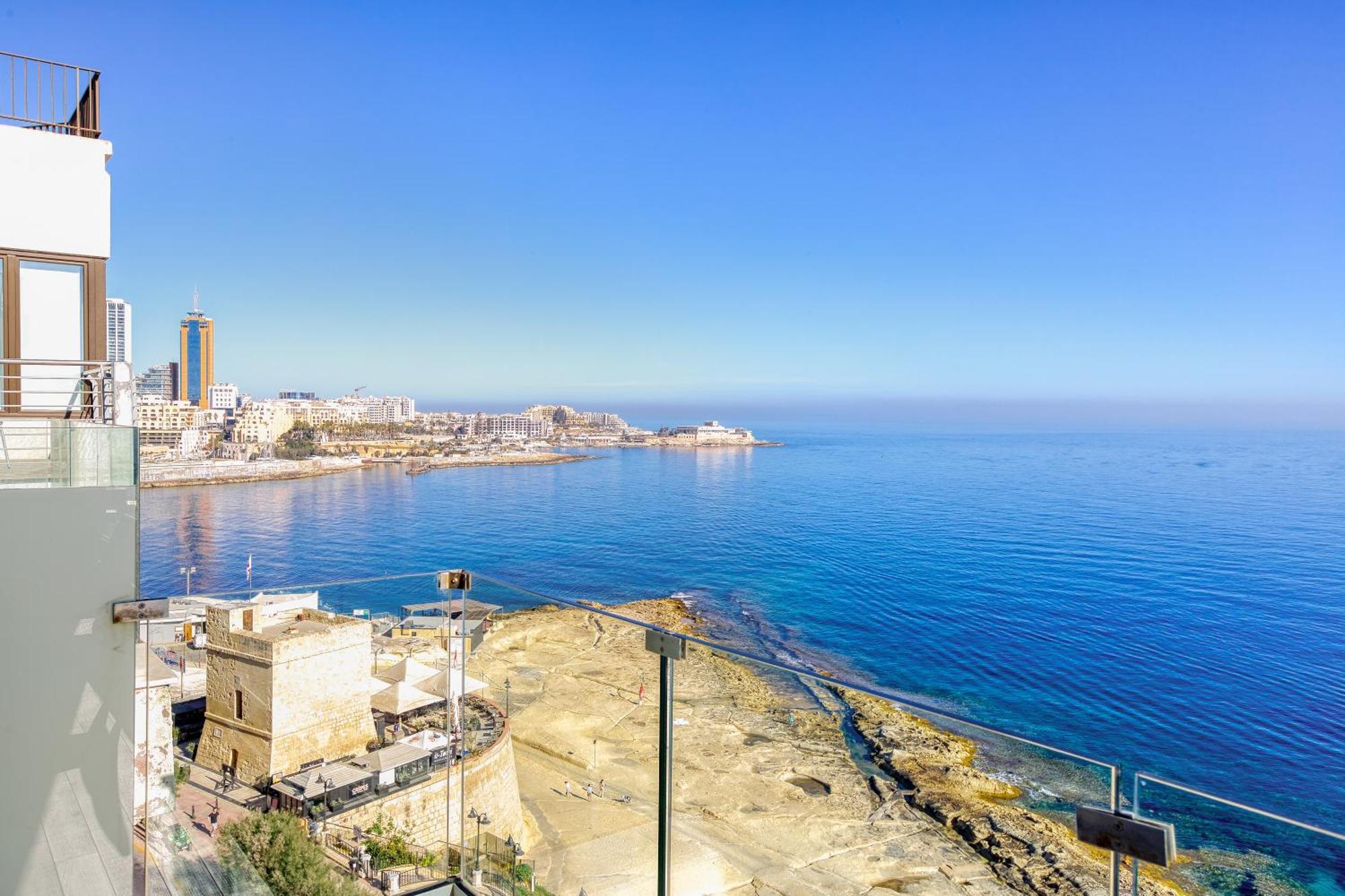 Seafront Sliema Apartment With Balcony & Sea Views By Jl Екстериор снимка