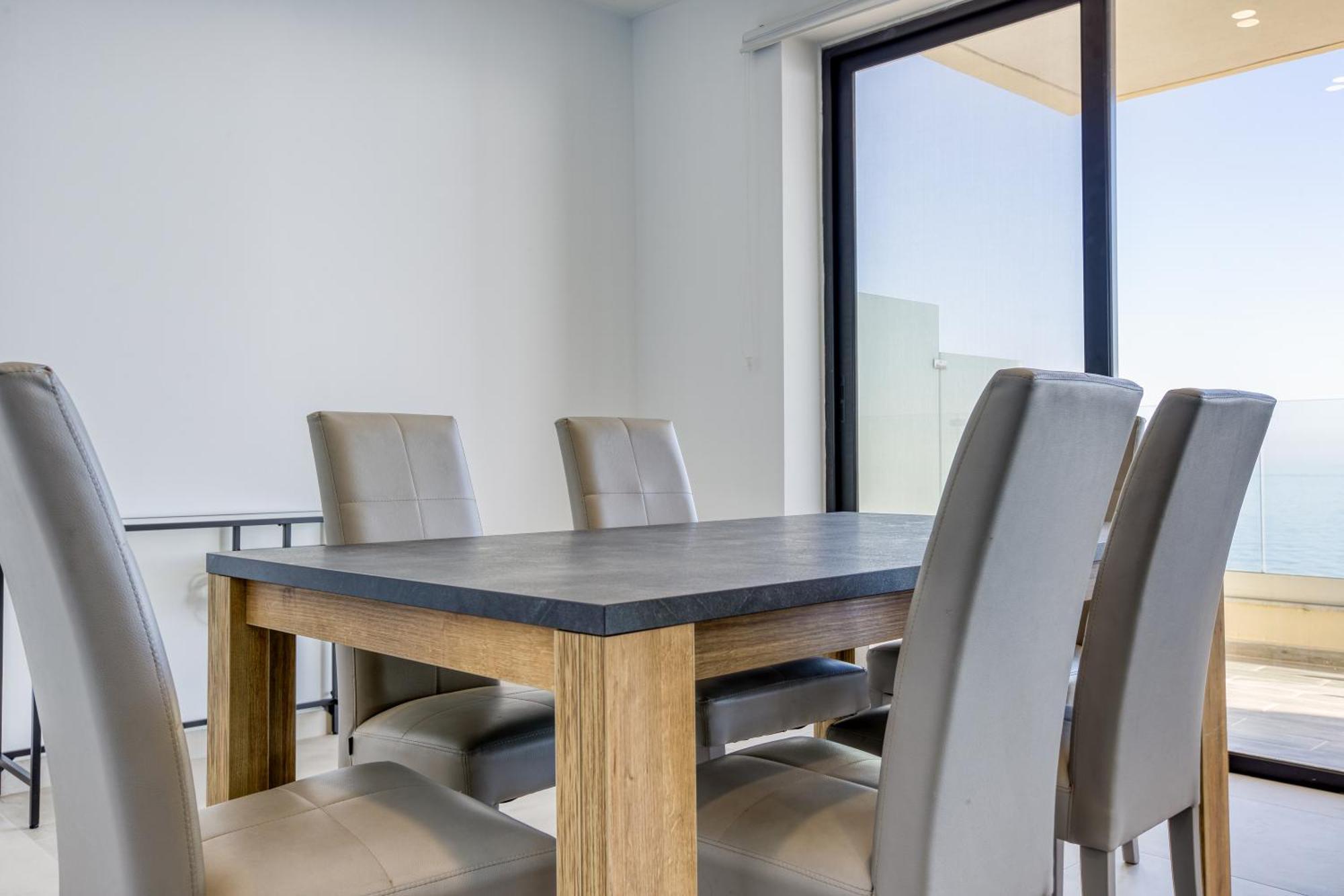 Seafront Sliema Apartment With Balcony & Sea Views By Jl Екстериор снимка