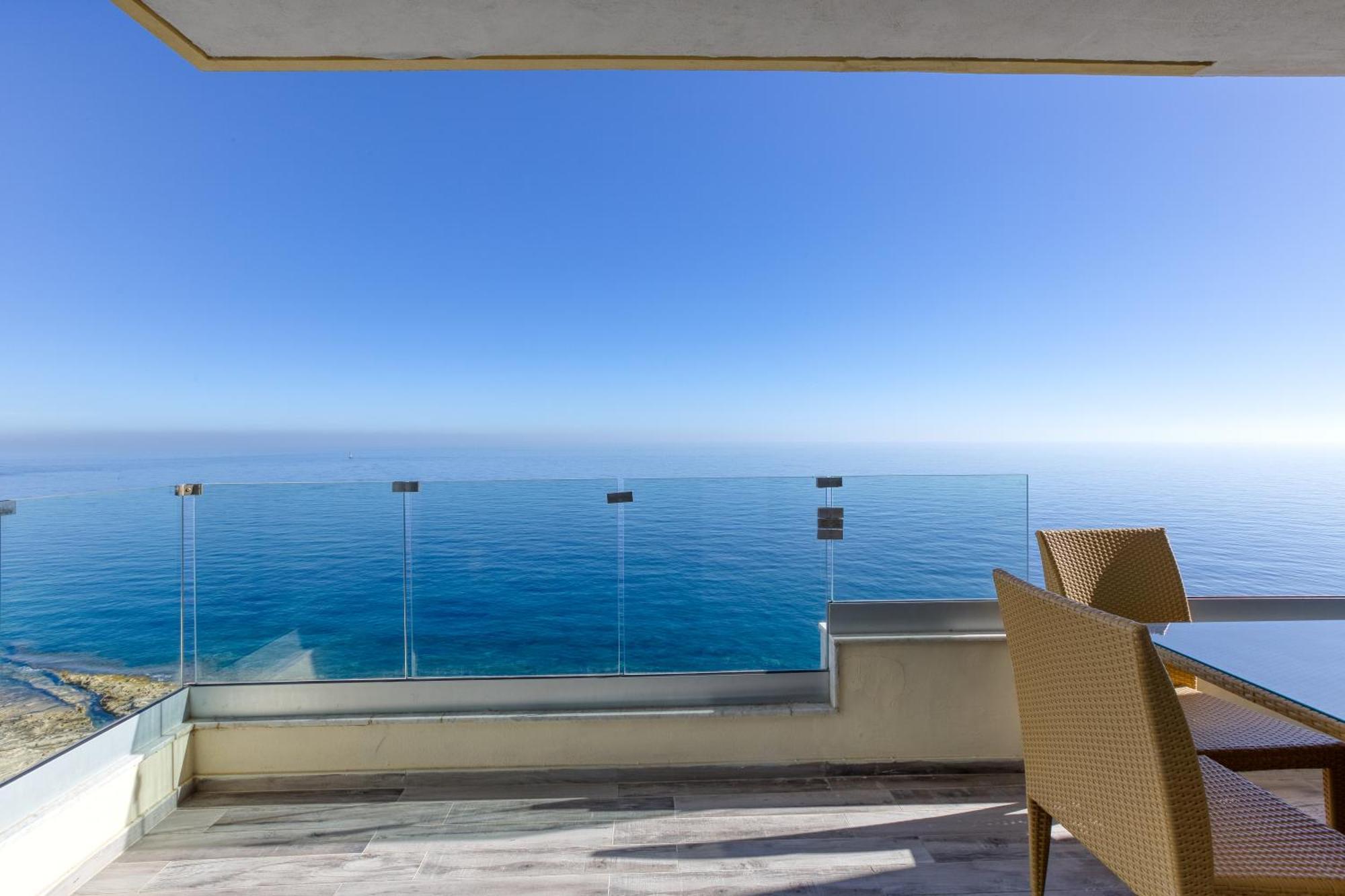 Seafront Sliema Apartment With Balcony & Sea Views By Jl Екстериор снимка