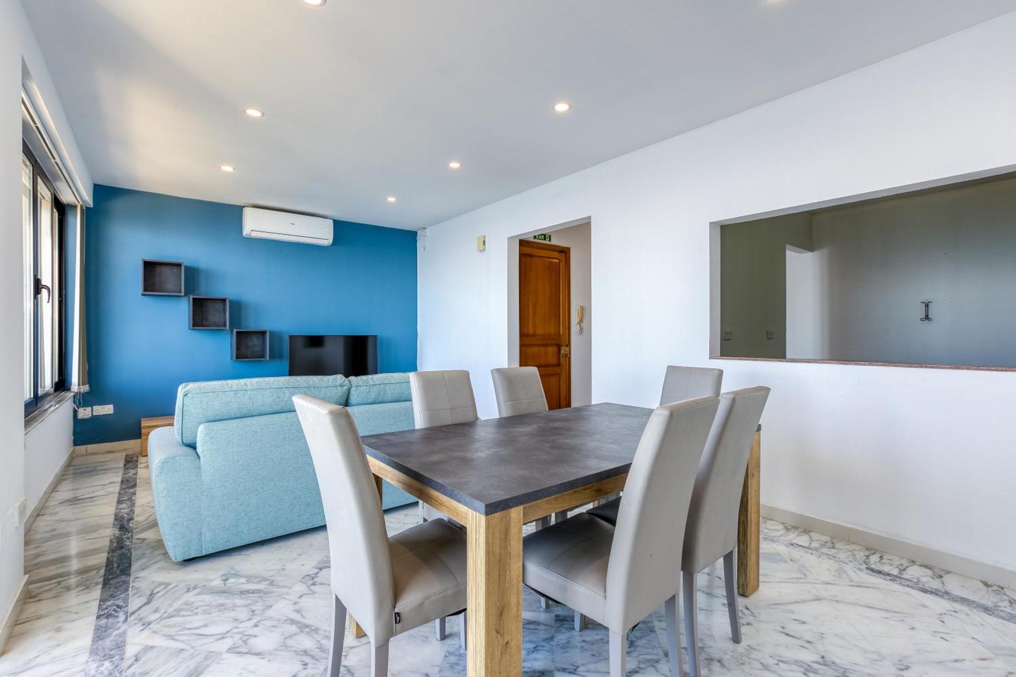 Seafront Sliema Apartment With Balcony & Sea Views By Jl Екстериор снимка